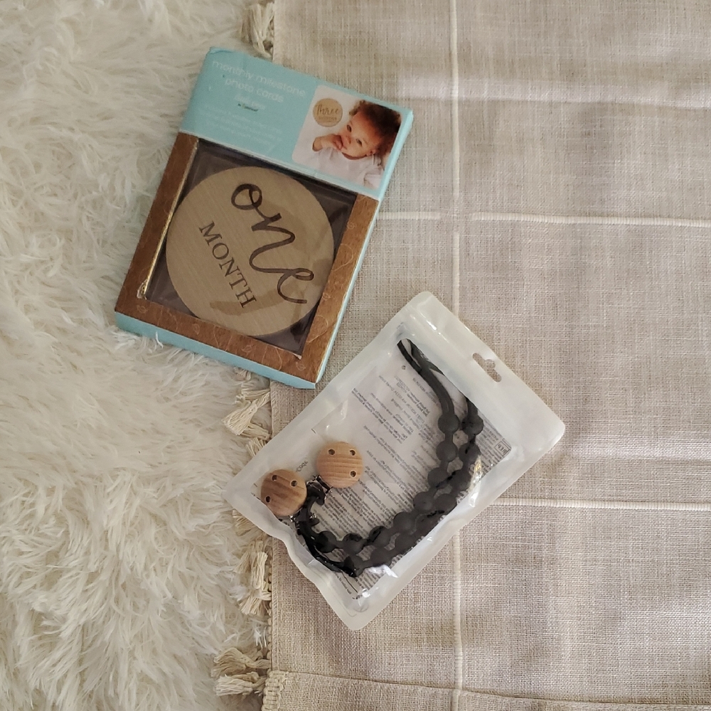 BABY BUNDLE Baby Milestone Photo Cards for First 12 Months + 2pc Pacifier Clips